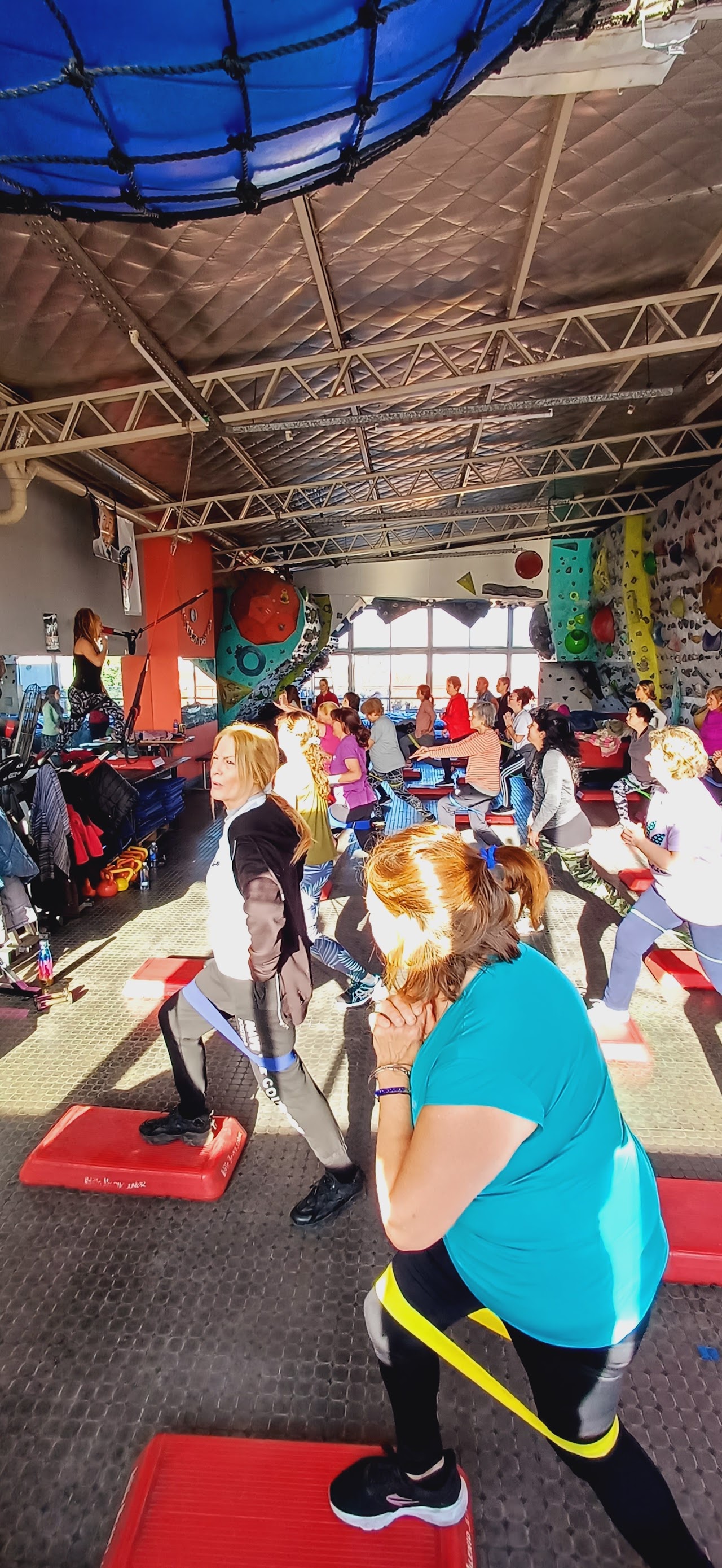 Clase grupal de entrenamiento funcional en Gimnasio Oxígeno